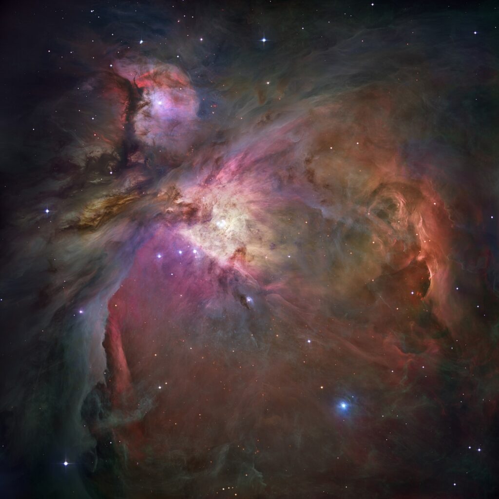 La Nebulosa de Orión (M42), una de las regiones de formación estelar más cercanas y brillantes de nuestra galaxia, ubicada a unos 1.344 años luz de la Tierra en la constelación de Orión