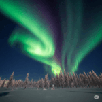 Esta imagen muestra una impresionante aurora boreal visible gracias al aumento de actividad solar durante el Máximo Solar 2025. Un fenómeno natural que será más común este año en latitudes inusuales